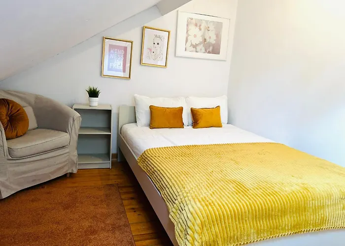Albergue Bairro Alto, Location In Centre *