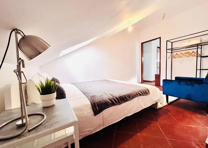 Bairro Alto, Location In Centre Hostel Lisbon
